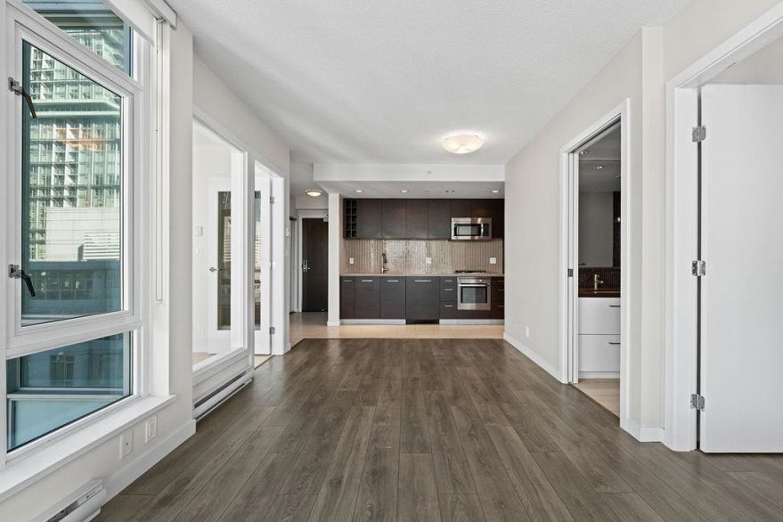 2301 833 Homer Street