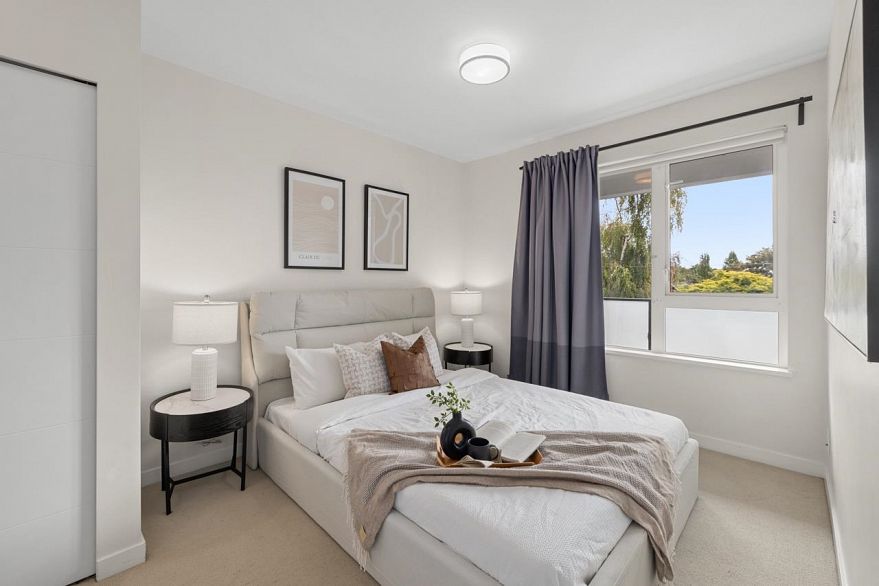 302 202 E 24th Avenue