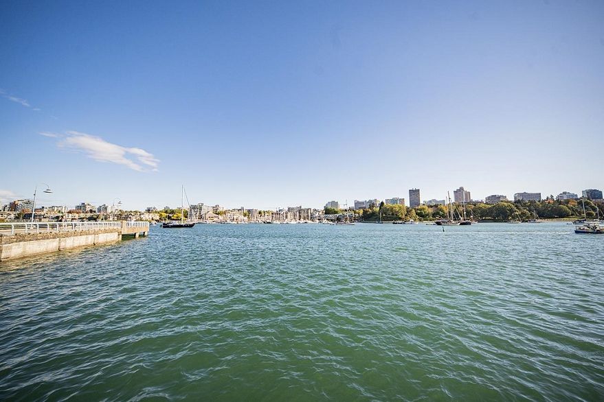 PH1003 1288 Marinaside Crescent