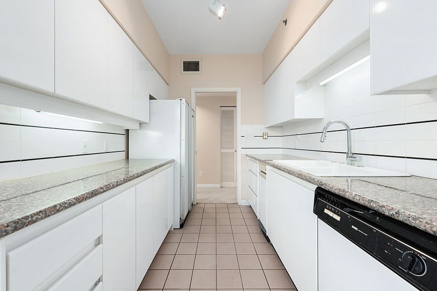 201 1788 W Georgia Street