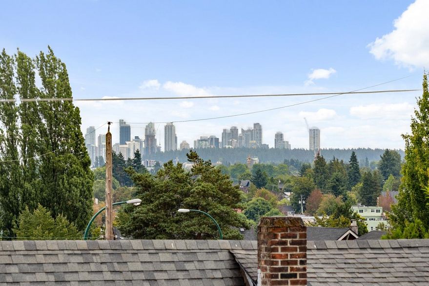 302 202 E 24th Avenue