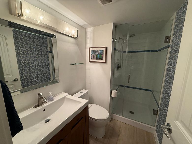 102 3008 Willow Street