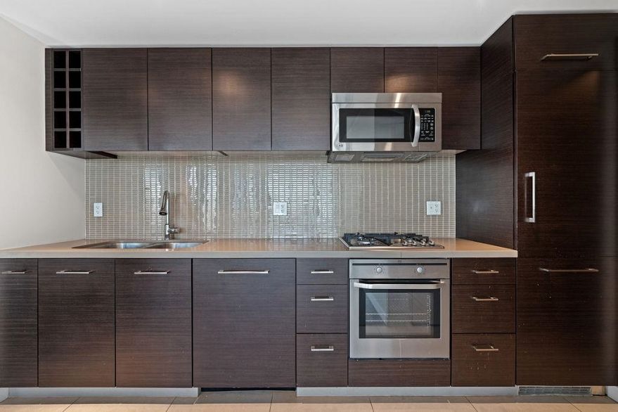 2301 833 Homer Street