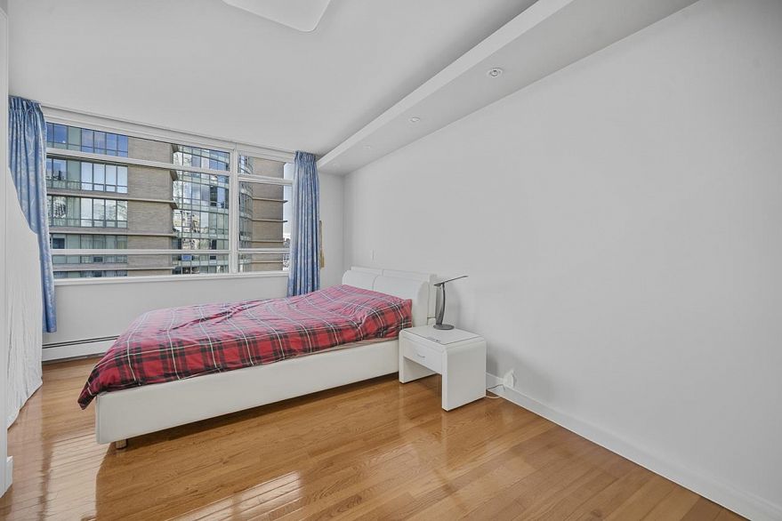 PH1003 1288 Marinaside Crescent