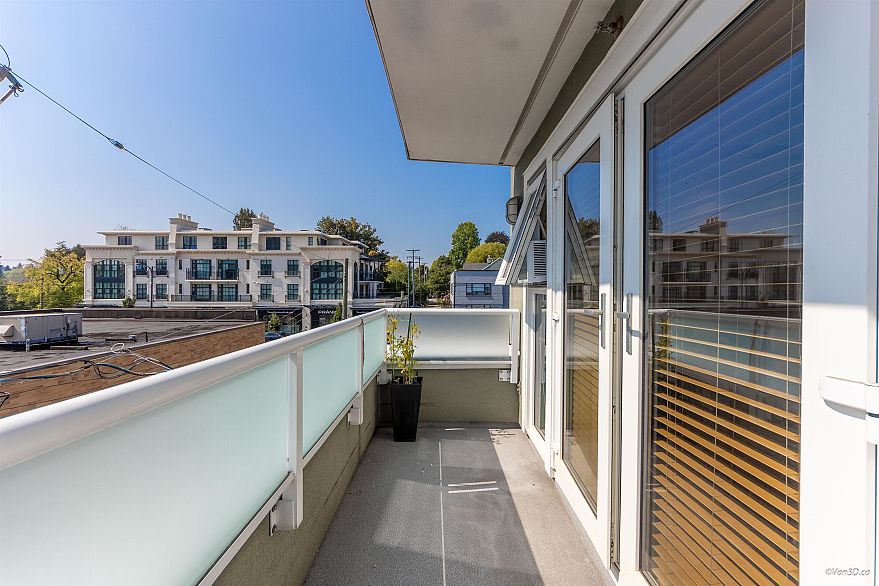 307 980 W 22nd Avenue