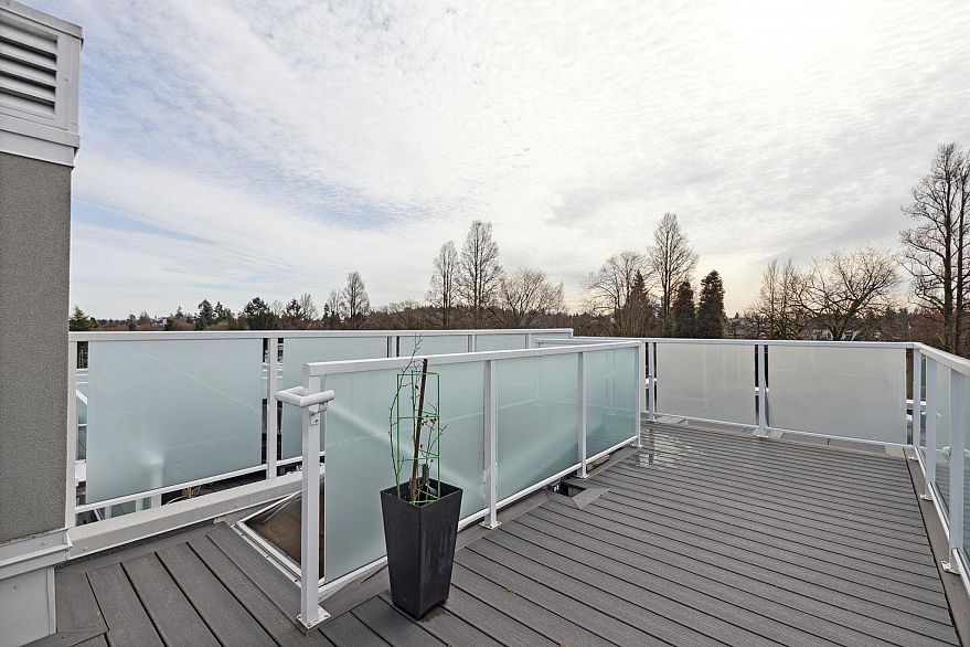 307 980 W 22nd Avenue