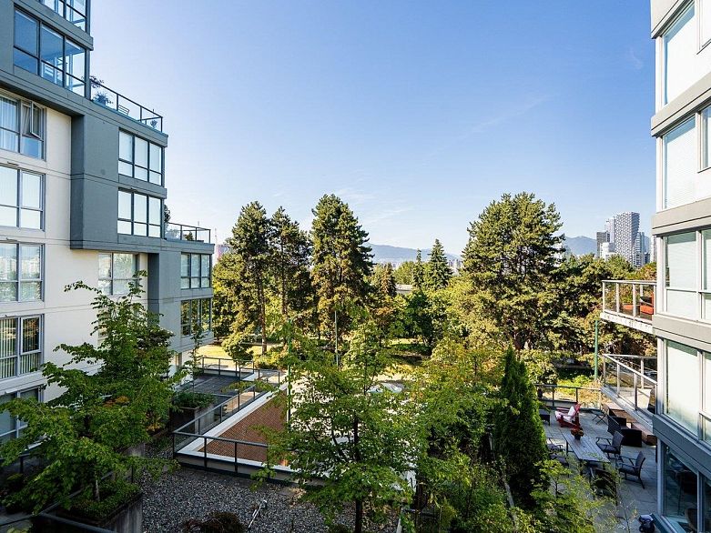 403 1425 W 6th Avenue