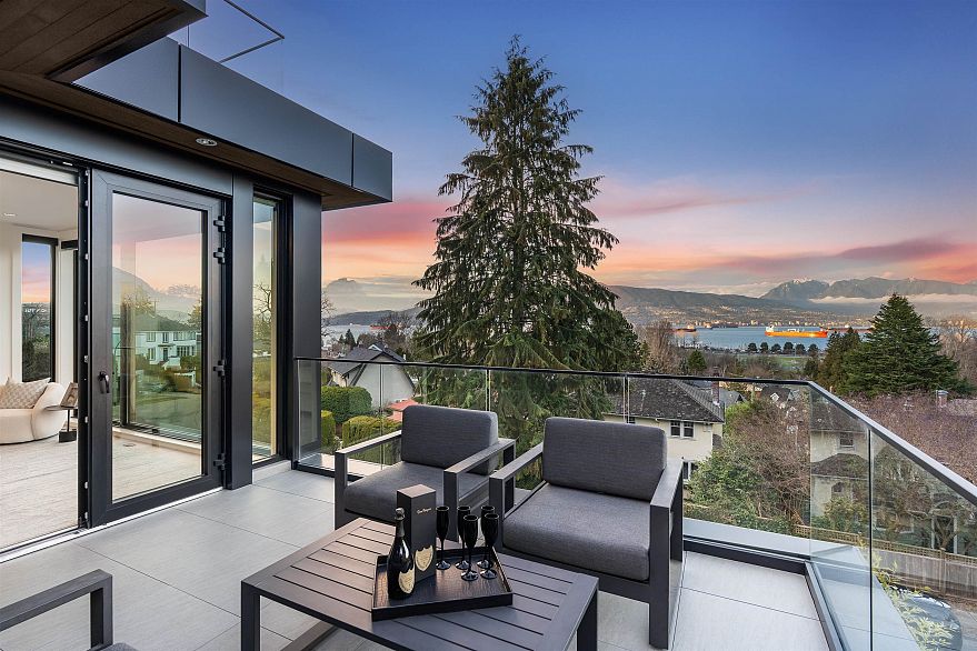 4346 Locarno Crescent