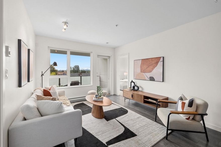 302 202 E 24th Avenue