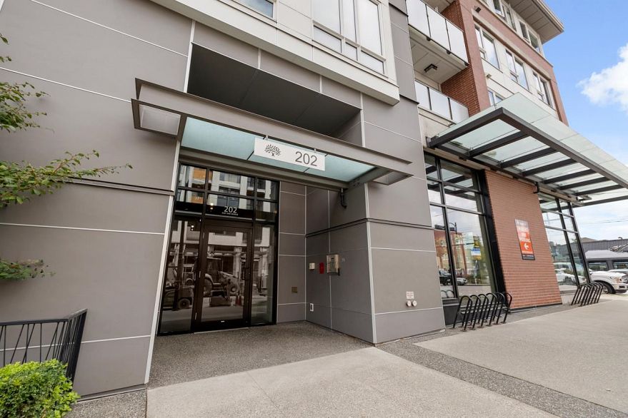 302 202 E 24th Avenue