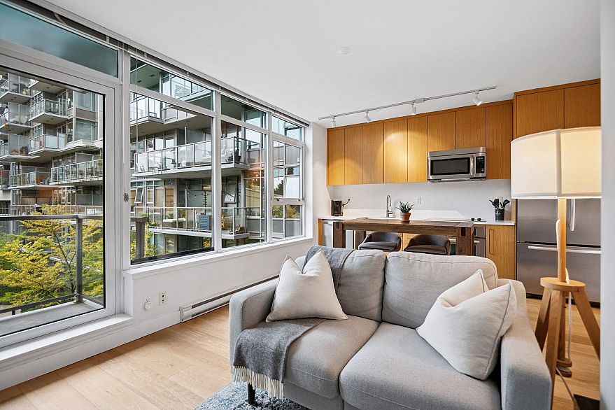 365 250 E 6th Avenue