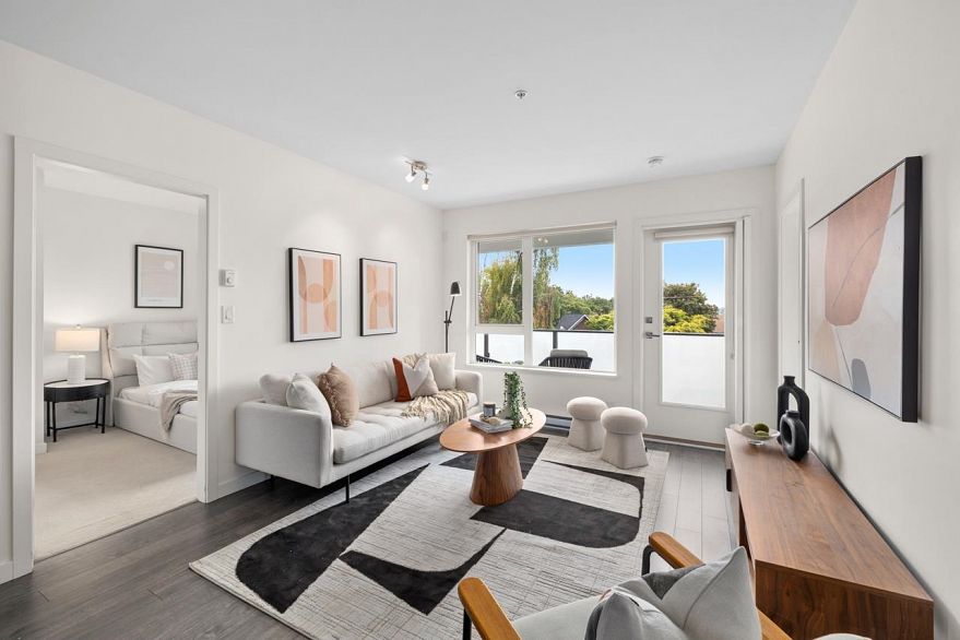 302 202 E 24th Avenue