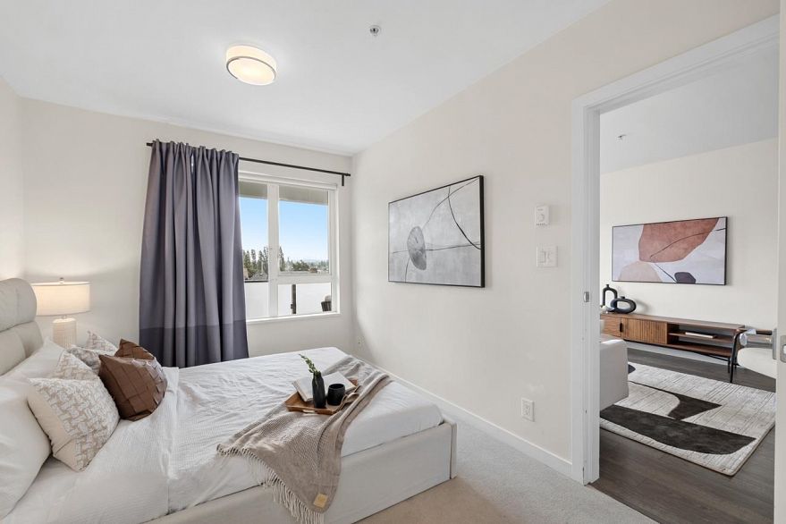 302 202 E 24th Avenue