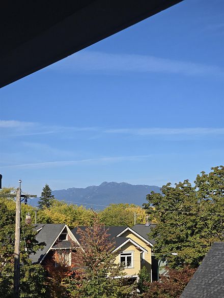 302 202 E 24th Avenue