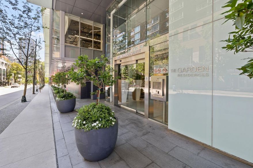 4202 777 Richards Street