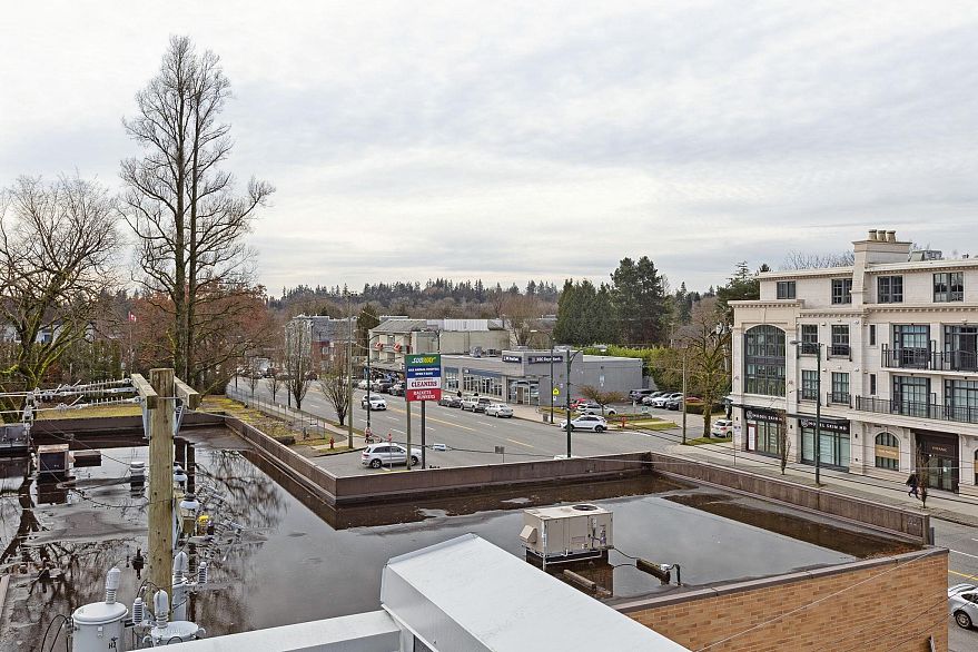 307 980 W 22nd Avenue