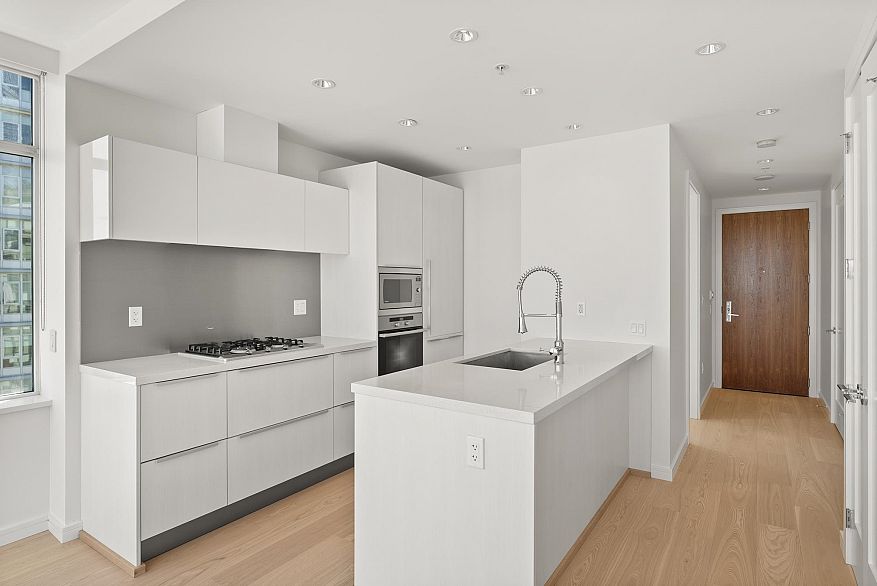 1104 181 W 1st Avenue