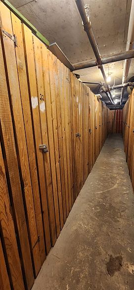 28 1345 W 4th Avenue