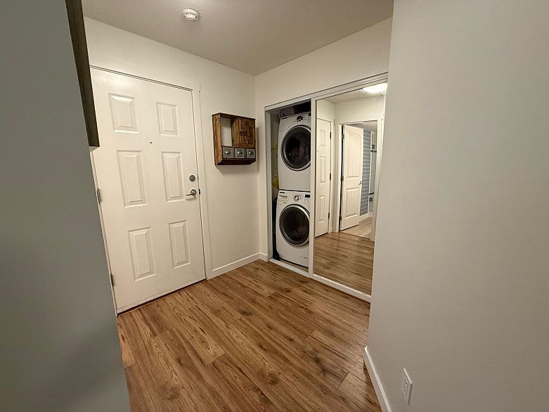 102 3008 Willow Street