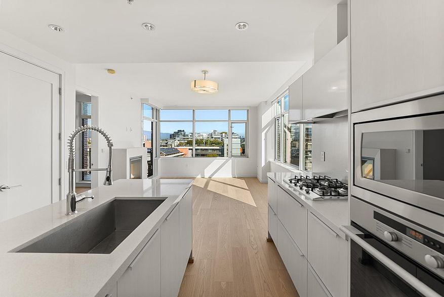 1104 181 W 1st Avenue