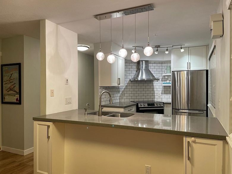 102 3008 Willow Street