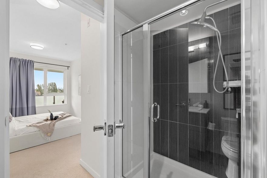 302 202 E 24th Avenue