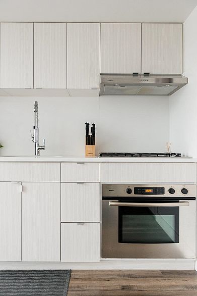 909 933 Seymour Street