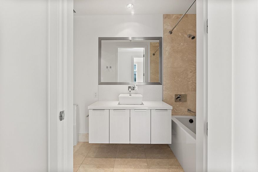 1104 181 W 1st Avenue