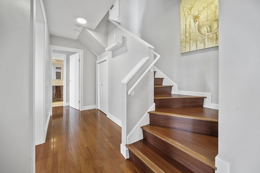 PH1003 1288 Marinaside Crescent