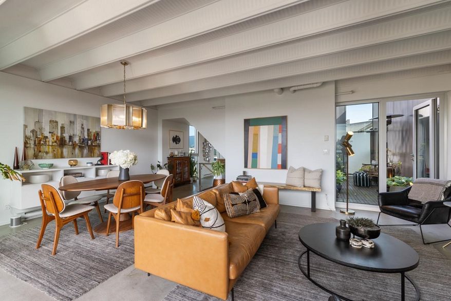 901 219 E Georgia Street