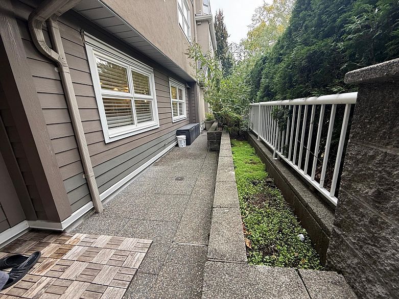 102 3008 Willow Street