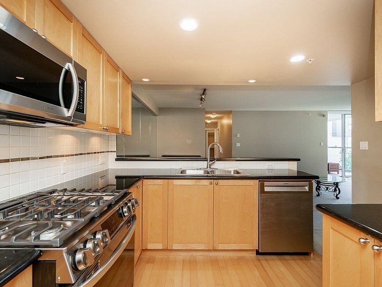 403 1425 W 6th Avenue