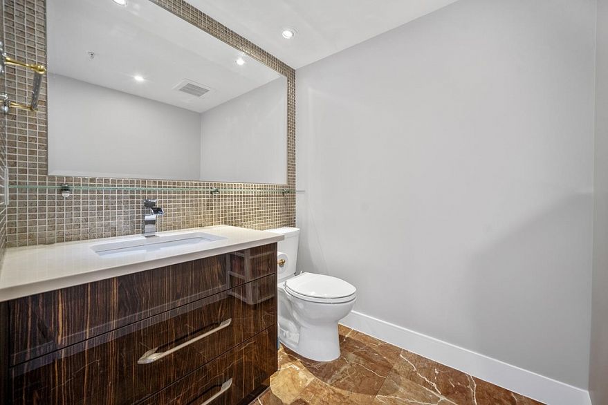 PH1003 1288 Marinaside Crescent