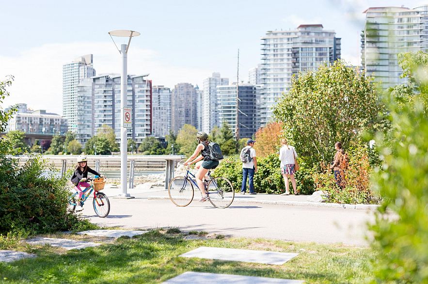 365 250 E 6th Avenue