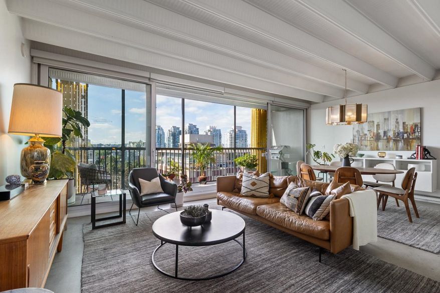 901 219 E Georgia Street