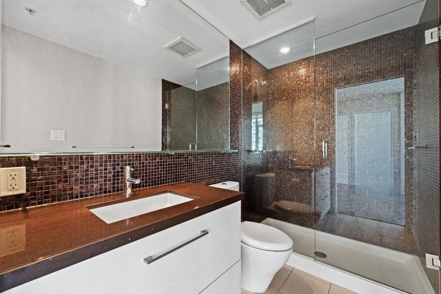 2301 833 Homer Street