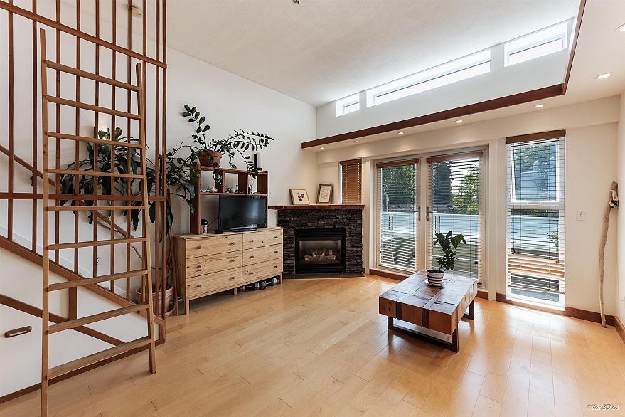 307 980 W 22nd Avenue