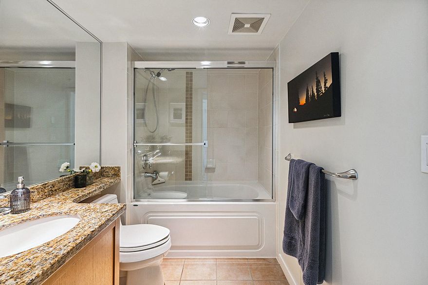 2102 125 Milross Avenue