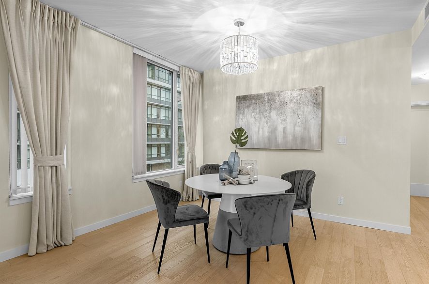 309 2565 Maple Street