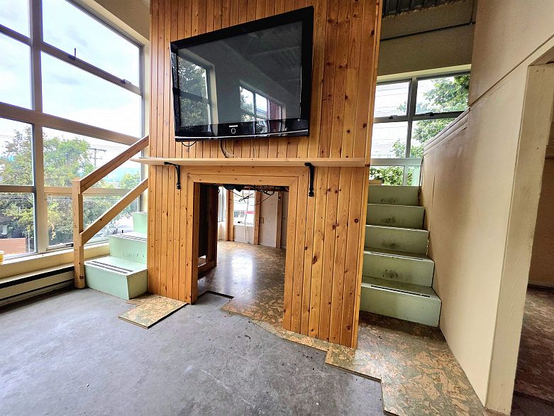 201 272 E 4th Avenue