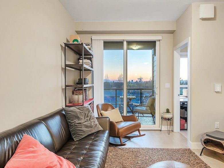 PH5 2889 E 1st Avenue