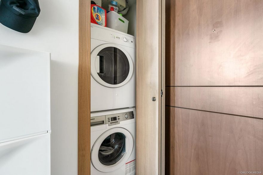 1523 68 Smithe Street