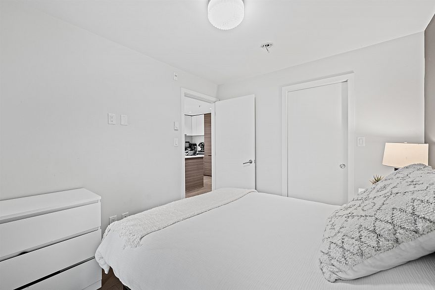 208 3456 Commercial Street