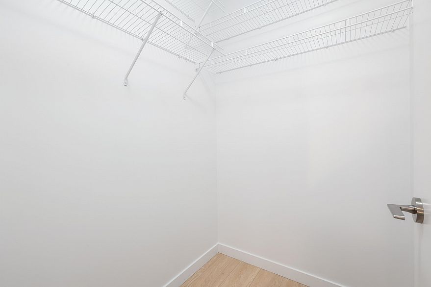 305 933 E Hastings Street