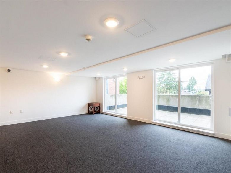 PH5 2889 E 1st Avenue