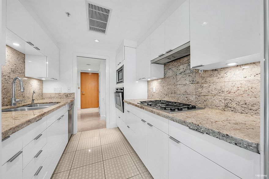 806 590 Nicola Street