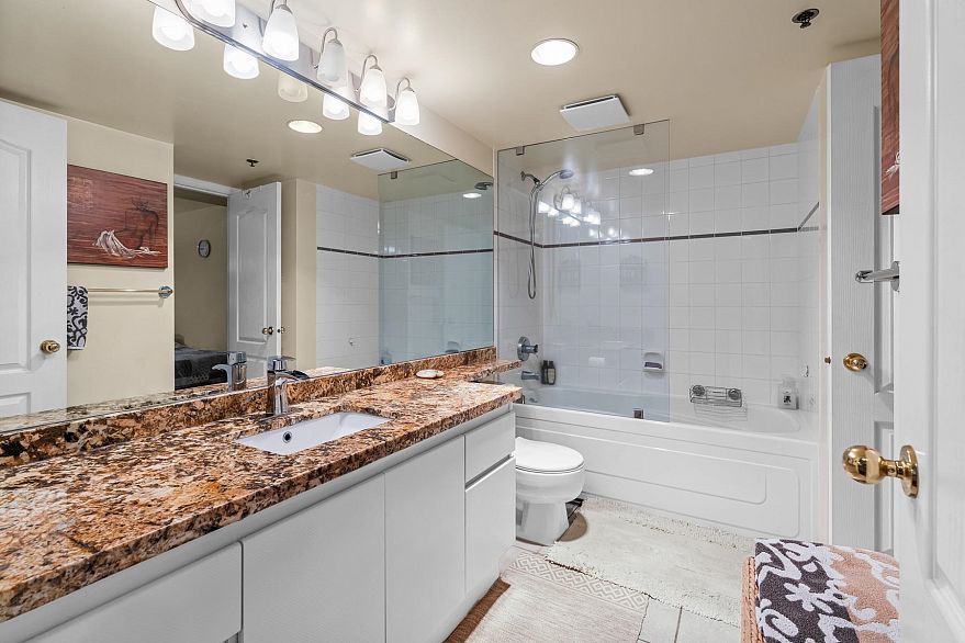 303 1488 Hornby Street