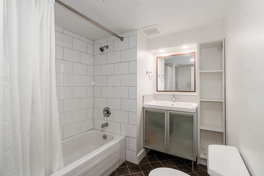 1120 Devonshire Crescent