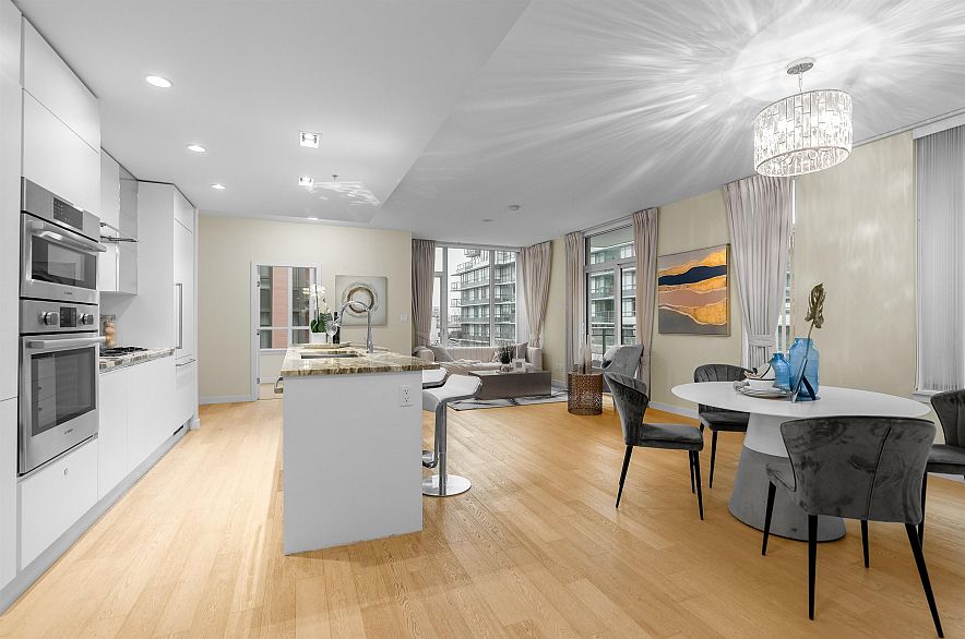 309 2565 Maple Street