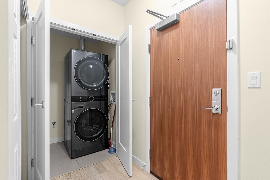 309 2565 Maple Street